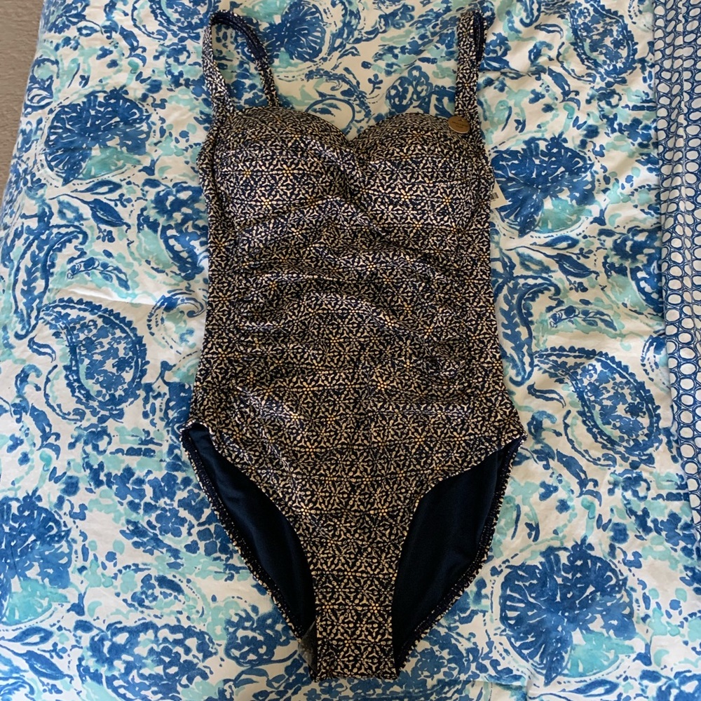 Nip Tuck Swimsuit sz 6 NWT